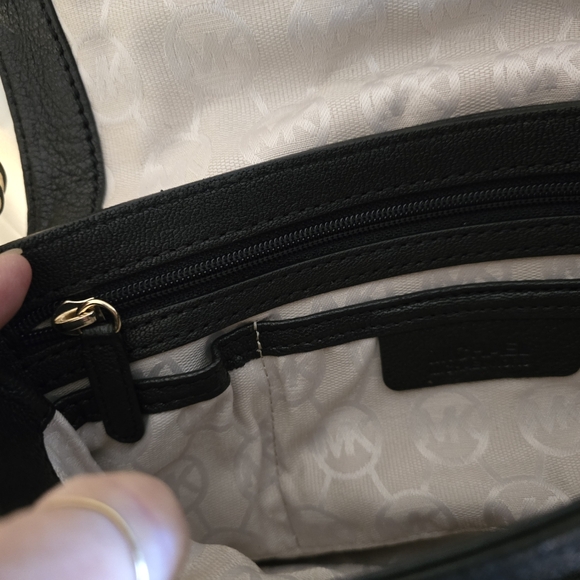 Like new Michael Kors shoulder bag - Picture 8 of 10